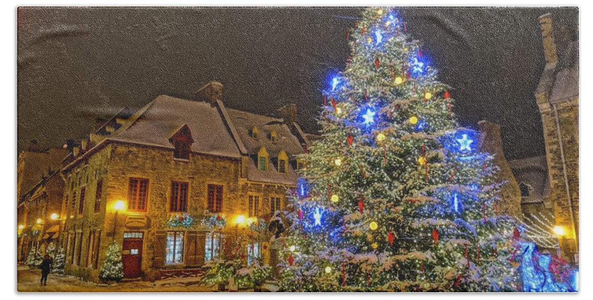 Quebec City Beach Towel featuring the photograph Christmas Time in Quebec City by Patricia Caron
