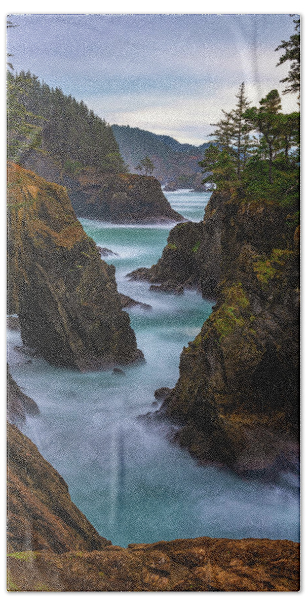 Oregon Beach Sheet featuring the photograph Cliffside Views by Darren White