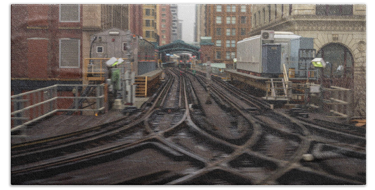 Chicago Elevated Train High-rise Beach Towel featuring the photograph Crossroads by Laura Hedien
