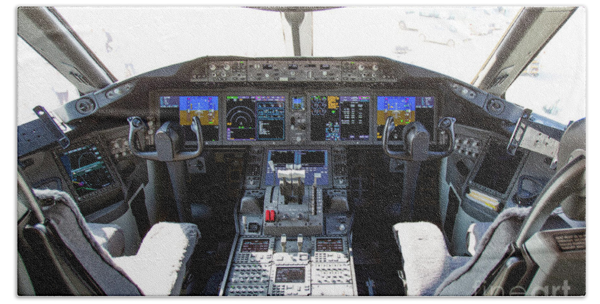 Cockpit Beach Towel featuring the photograph El Al Boeing 787-9 Dreamliner cockpit by Nir Ben-Yosef