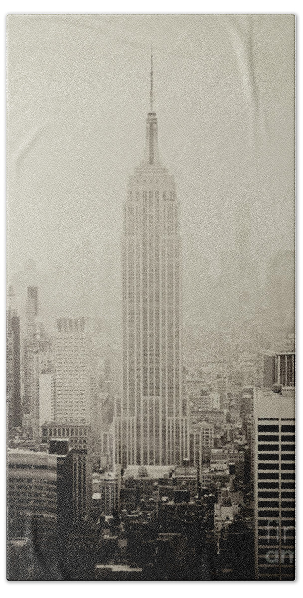 Nyc Beach Towel featuring the photograph Empire by RicharD Murphy