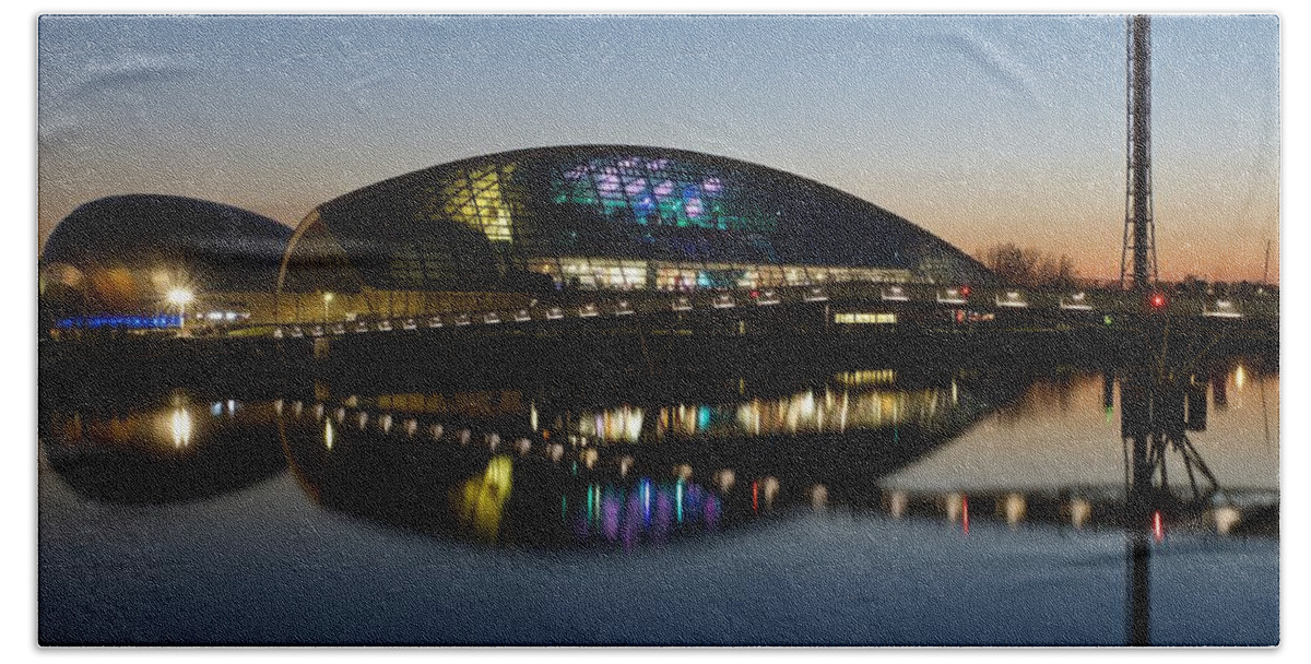 Dusk Beach Sheet featuring the photograph Glasgow Science Center by Stephen Taylor