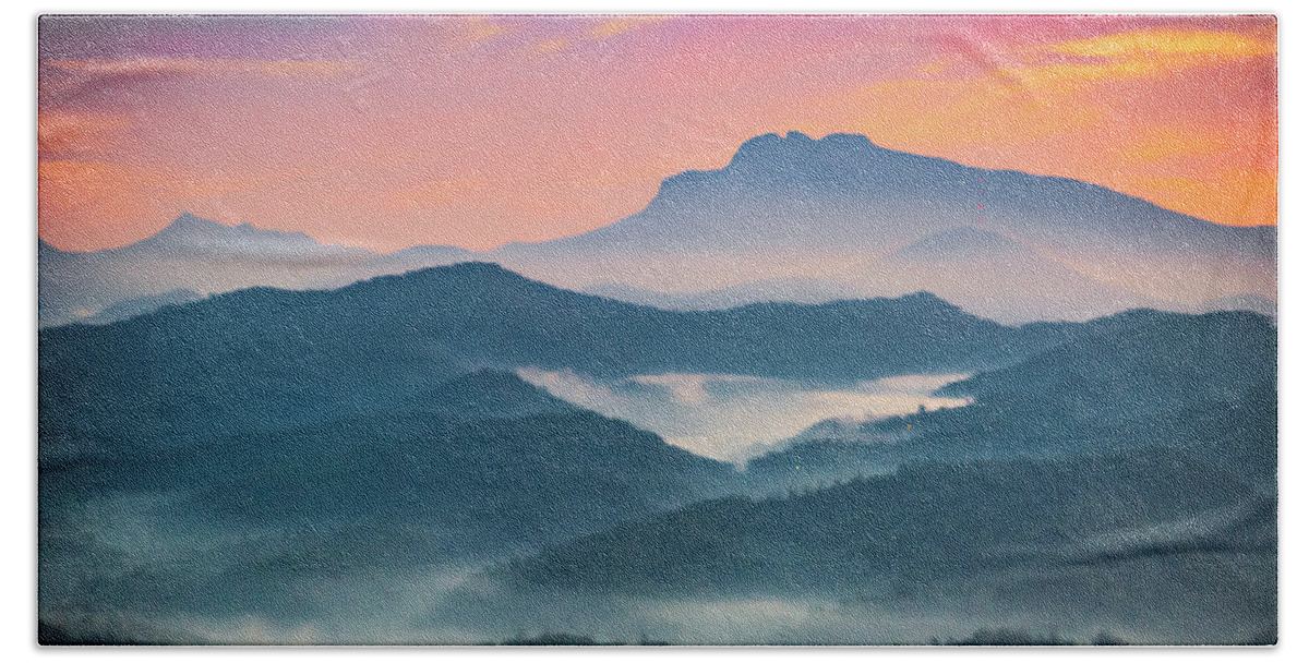 Grandfather Mountain Beach Sheet featuring the photograph Grandfather Sunrise by Paula OMalley