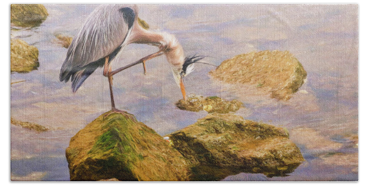 Great Blue Heron Beach Towel featuring the photograph Itchy Neck Heron by Ola Allen