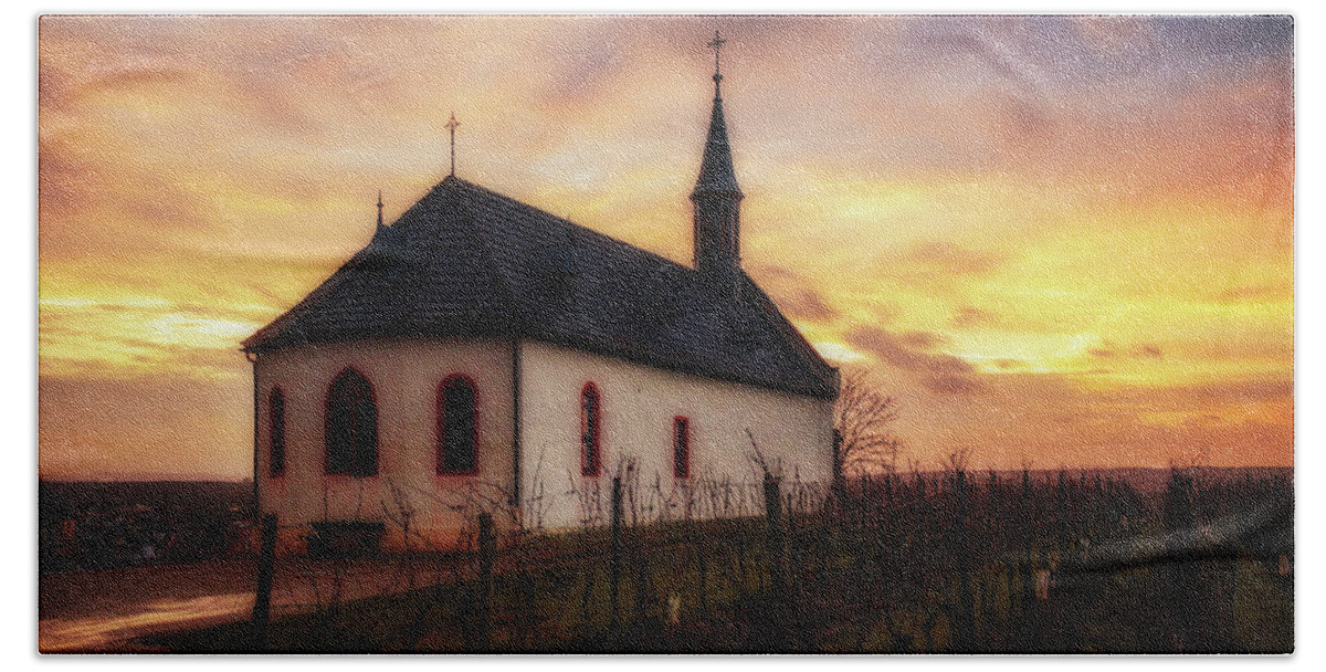 Worms Beach Towel featuring the photograph Klausenbergkapelle by Marc Braner