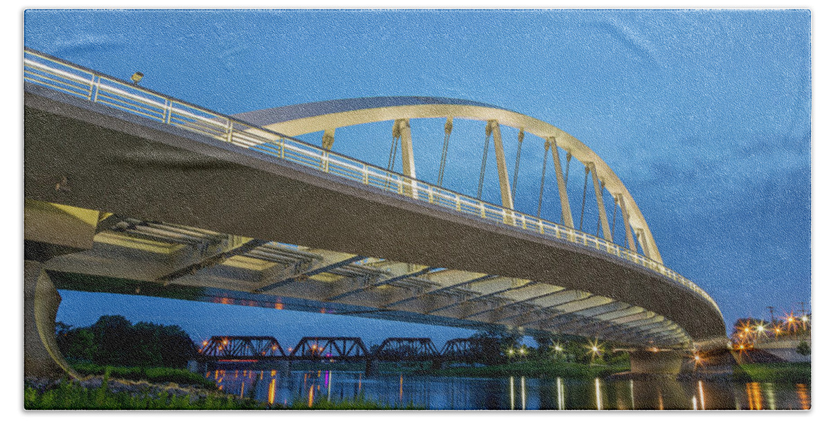 3scape Beach Towel featuring the photograph Main Street Bridge, Columbus, OH by Adam Romanowicz