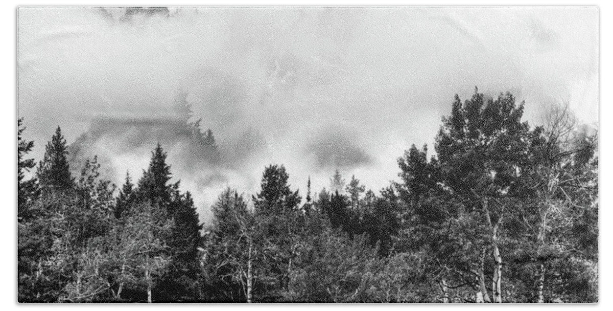Sawtooth Mountains Beach Towel featuring the photograph Montana Mist by Randall Dill