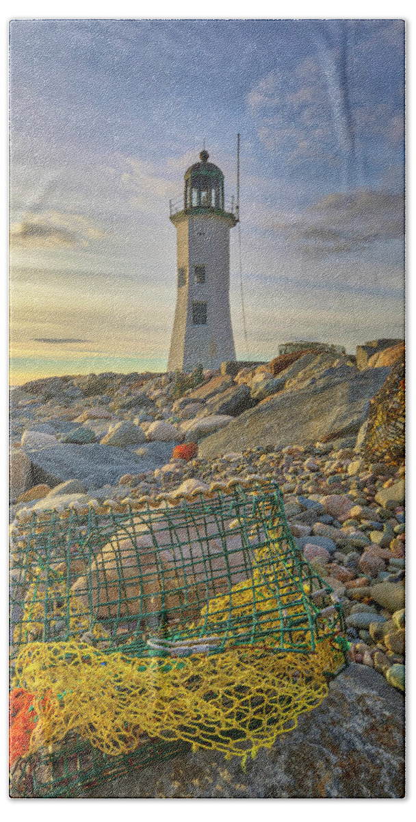 Old Scituate Lighthouse Beach Towel featuring the photograph Old Scituate Lighthouse by Juergen Roth