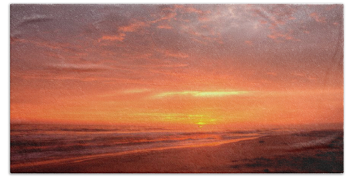 Pacific Ocean Beach Towel featuring the photograph Pacific Sunset by Dorothy Cunningham