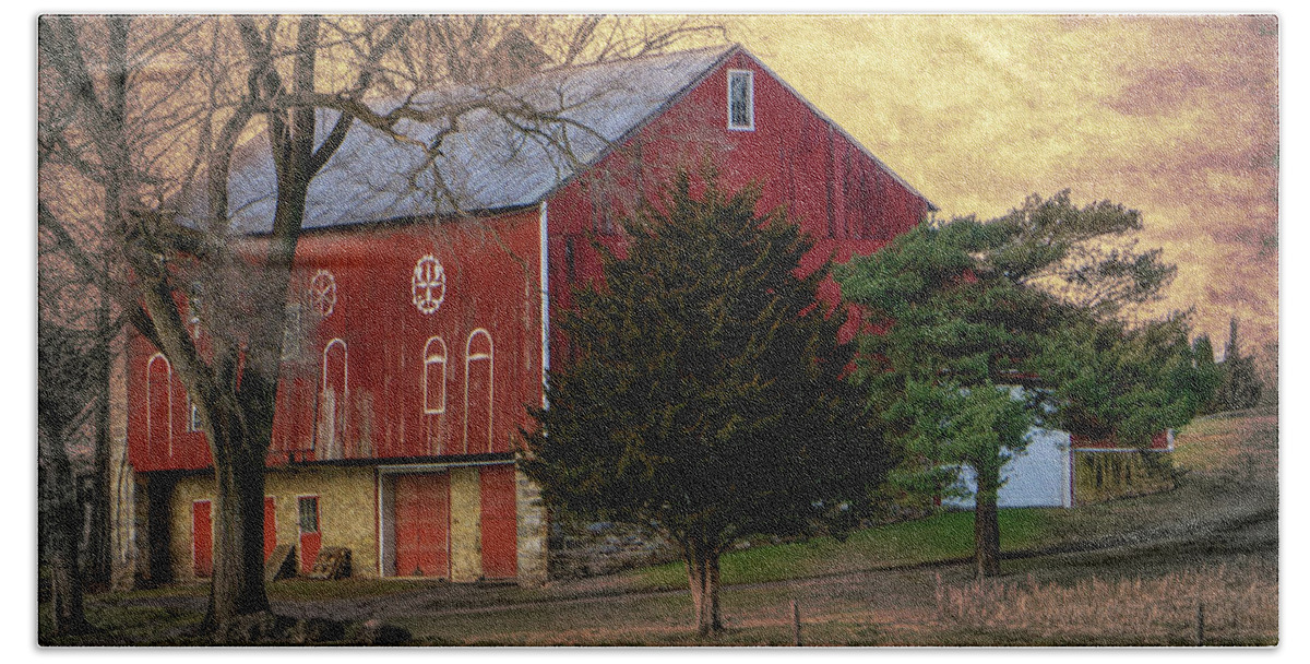 Red Barn Beach Towel featuring the photograph Pennsylvania Vintage Barn by Jason Fink