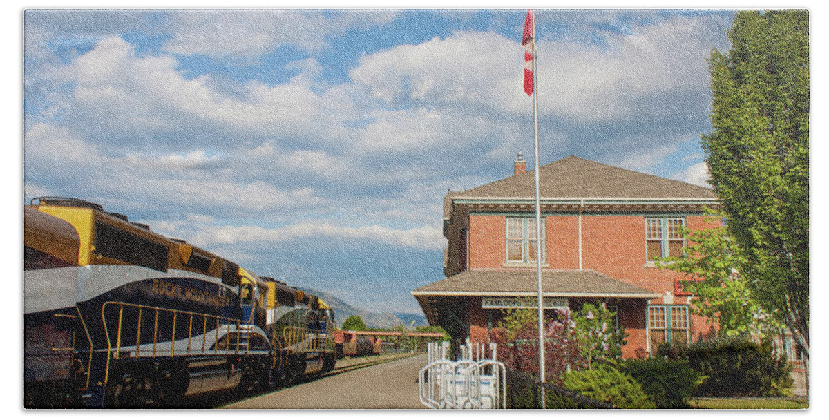 British Columbia Beach Towel featuring the photograph Rocky Mountaineer at Kamloops Station by Steve Boyko