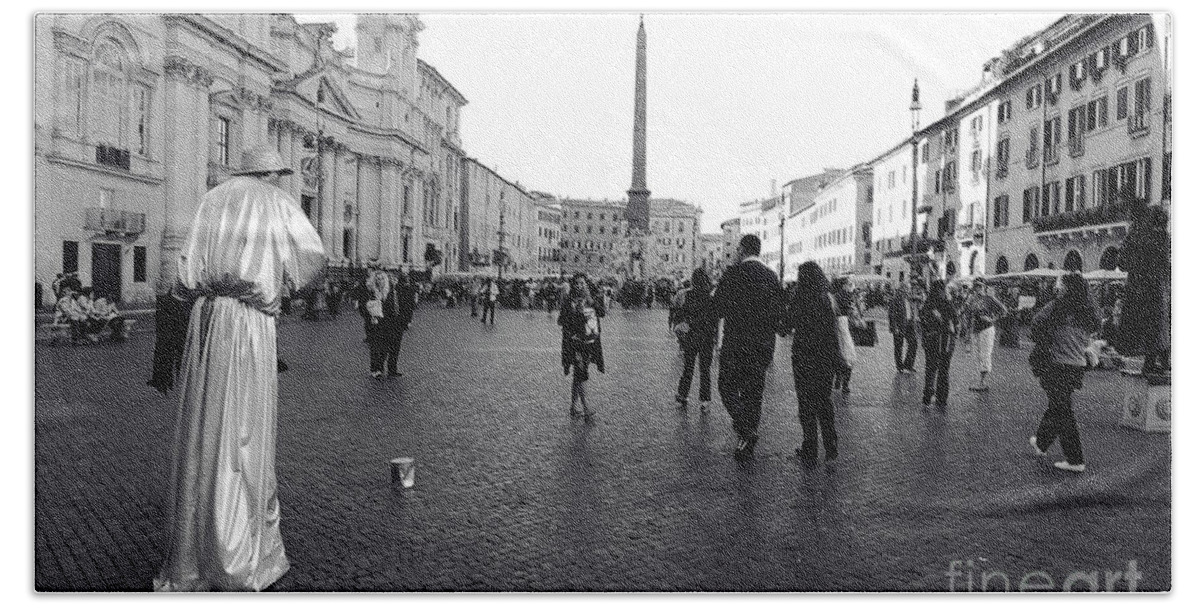 Street Artist Beach Towel featuring the photograph Roma BW - Street Photo Of Piazza Navona by Stefano Senise