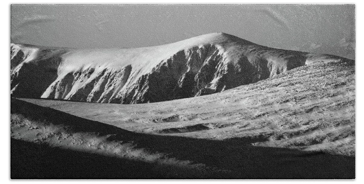 Cairngorm Beach Towel featuring the photograph Snow on Cairngorm by Peter OReilly