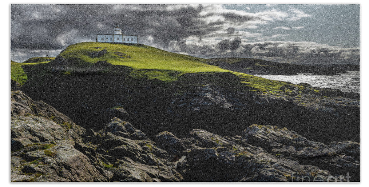 Scotland Beach Towel featuring the photograph Strathy Point Lighthouse In Scotland by Andreas Berthold