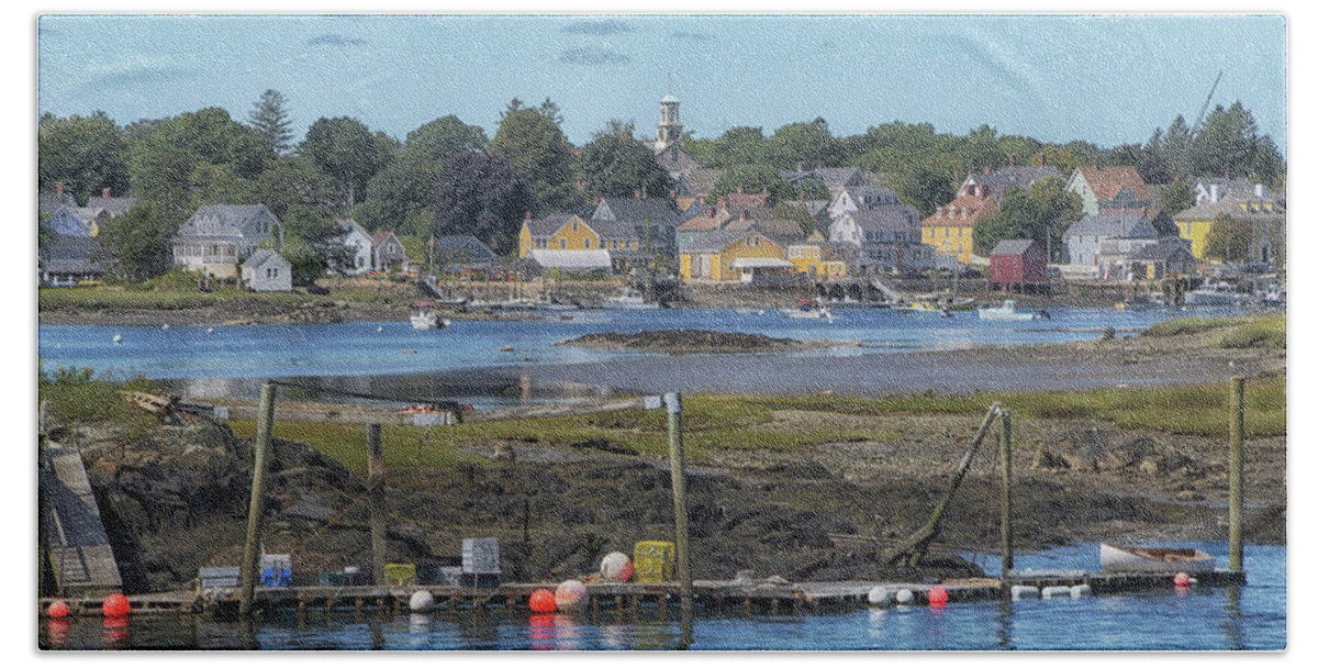 New England Beach Towel featuring the photograph Strawberry Banks at Low Tide by Mike Martin