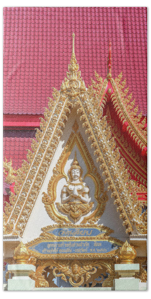 Scenic Beach Towel featuring the photograph Wat Liab Temple Wall Finial DTHU0781 by Gerry Gantt