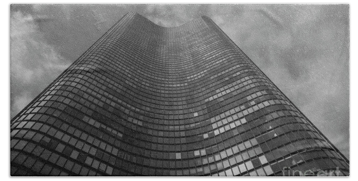 Joshua Mimbs Beach Towel featuring the photograph Lake Point Tower Chicago #1 by FineArtRoyal Joshua Mimbs