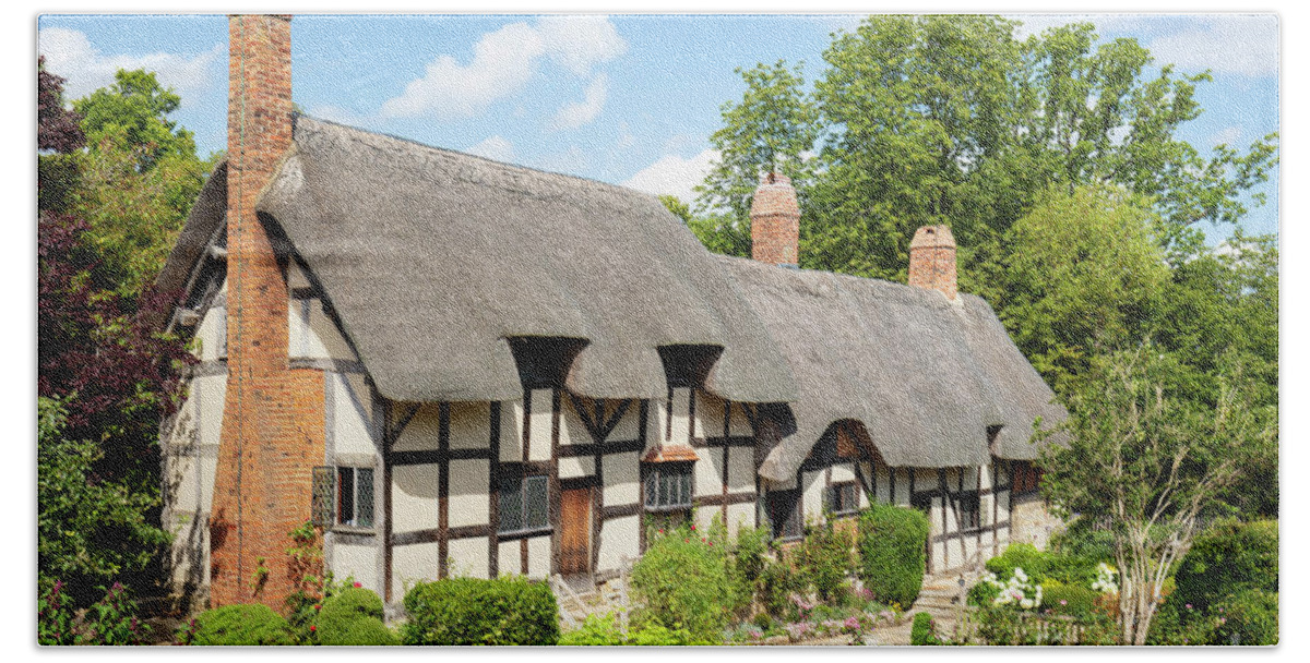 Anne Hathaways Cottage Beach Towel featuring the photograph Anne Hathaway's English thatched cottage by Neale And Judith Clark
