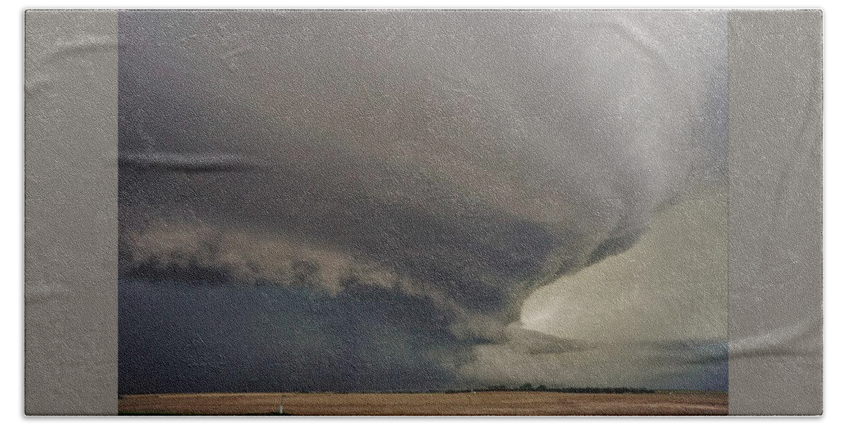 Tornado Beach Towel featuring the photograph Approaching Mothership by Ed Sweeney