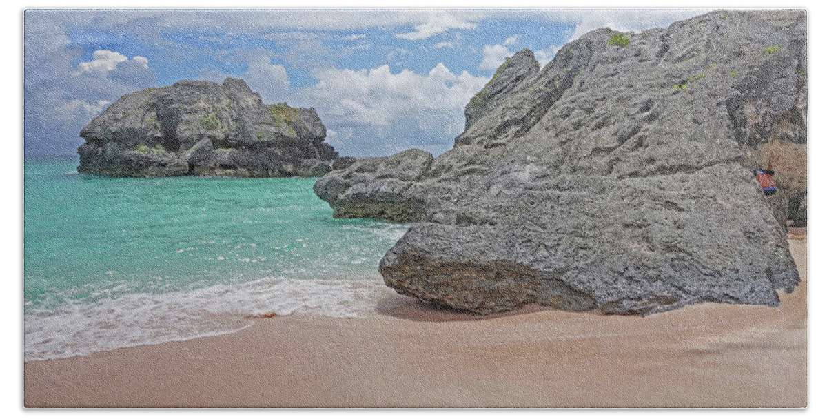 Bermuda Beach Towel featuring the photograph Bermuda - Pink Beach by Yvonne Jasinski
