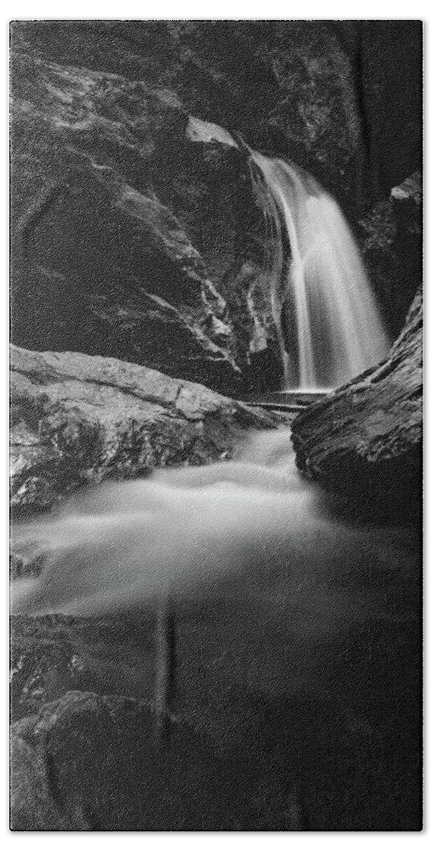 Bolders Beach Towel featuring the photograph Bingham Falls at the Smugglers' Notch BW by Dimitry Papkov