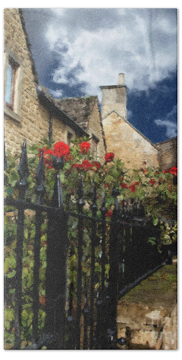 Bourton-on-the-water Beach Towel featuring the photograph Bourton Red Roses by Brian Watt