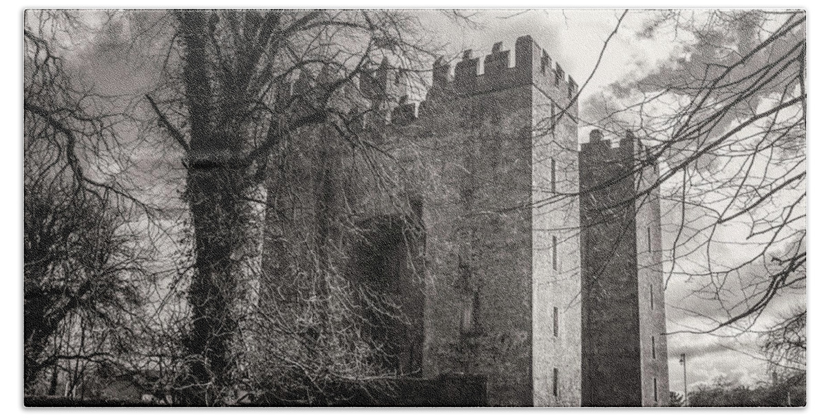 Birish Castle Beach Sheet featuring the photograph Bunratty Castle by Rob Hemphill