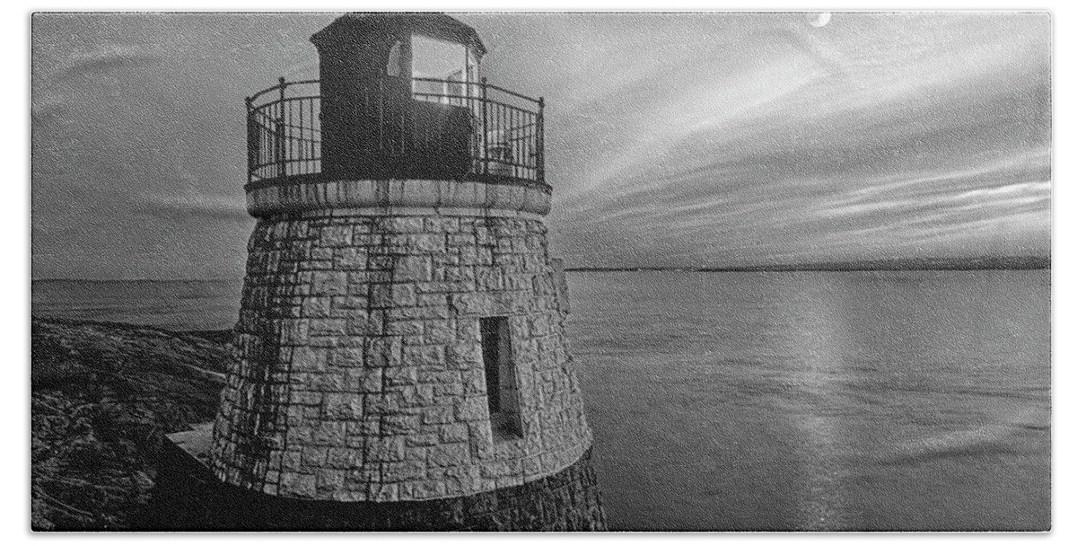 Castle Hill Lighthouse Beach Towel featuring the photograph Castle Hill Light RI BW by Susan Candelario