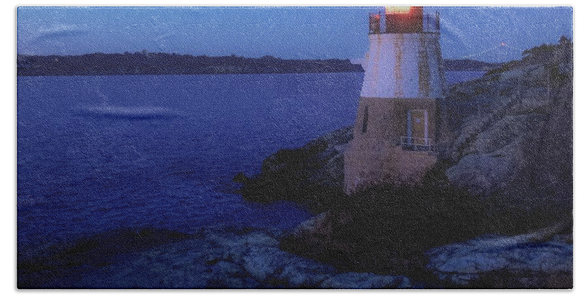 Castle Hill Lighthouse Beach Towel featuring the photograph Castle Hill Lighthouse by Christina McGoran