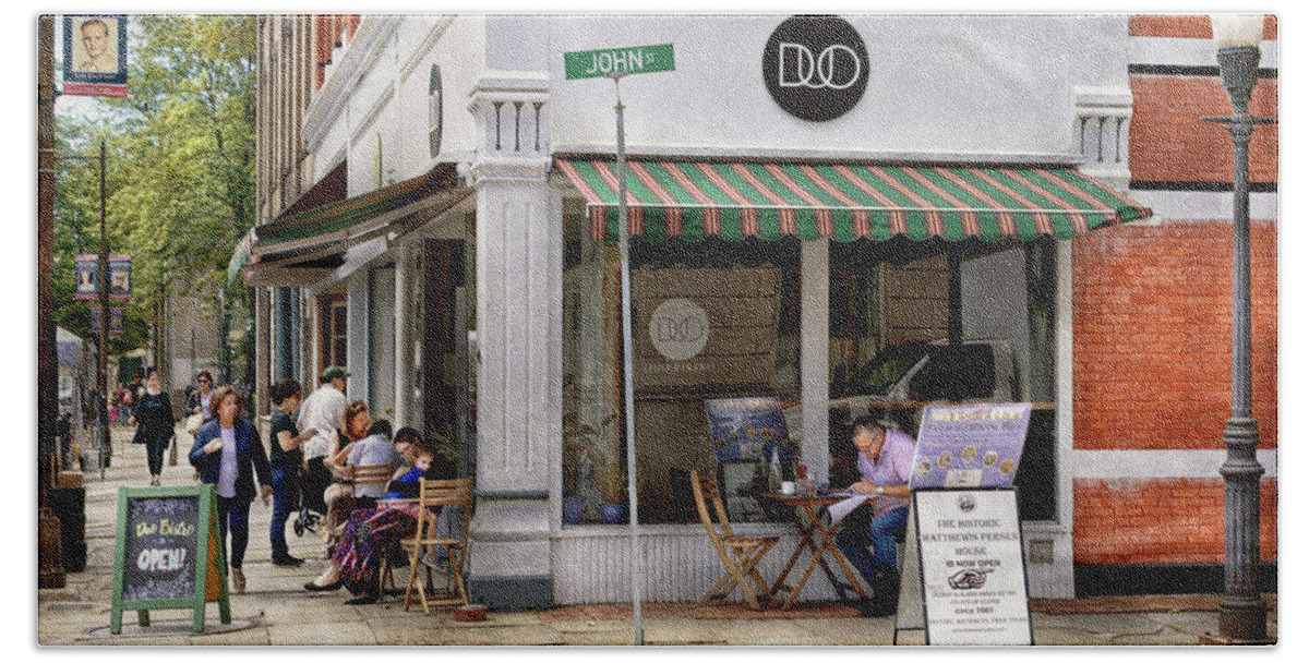 Kingston Beach Towel featuring the photograph City - Kingston NY - Duo Bistro by Mike Savad