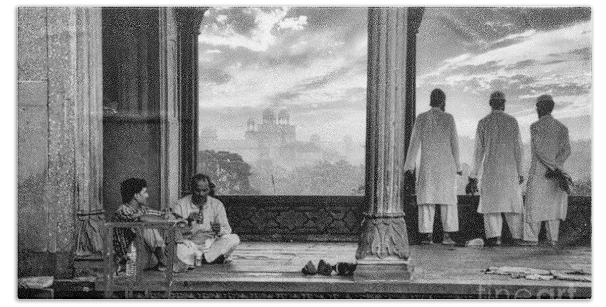 Amer Fort Beach Towel featuring the photograph Contemplation of Amer Fort - India Black and White by Stefano Senise