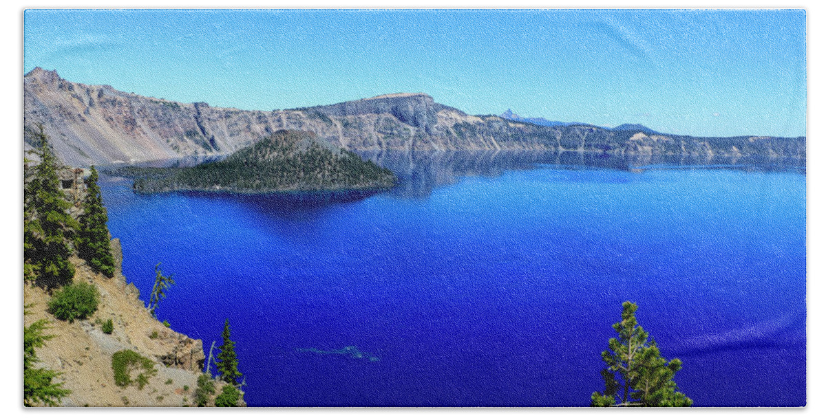 Cascade Mountain Range Beach Towel featuring the photograph Crater Lake View 4 by Dawn Richards