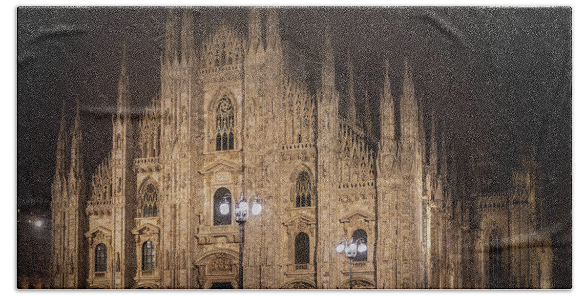 Milan Beach Towel featuring the photograph Duomo Di Milano On A Foggy Night by Elvira Peretsman
