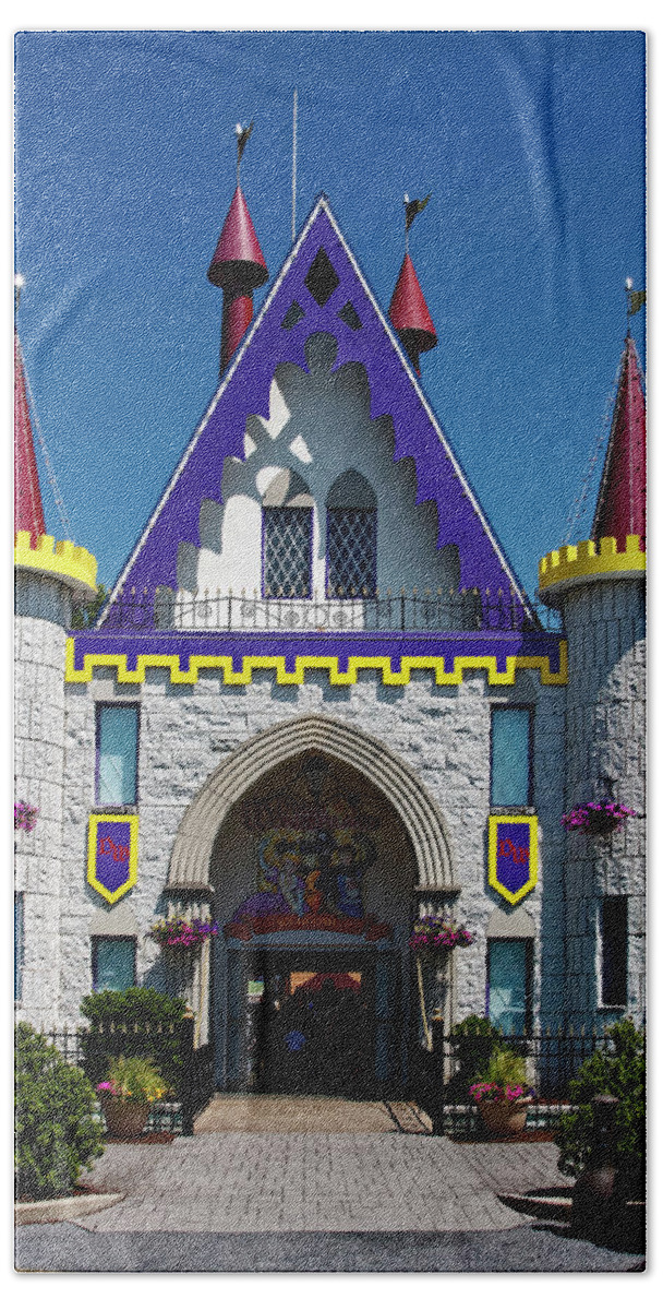 Amusement Park Entrance Beach Towel featuring the photograph Dutch Wonderland Entrance by Sally Weigand