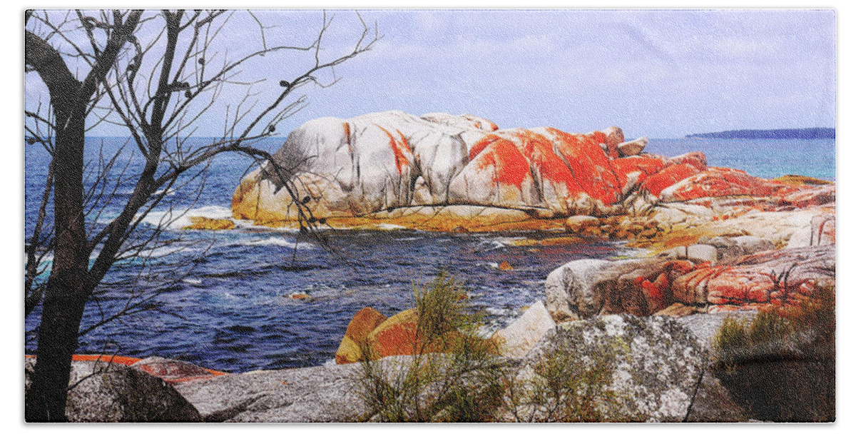 Tantalising Beach Towel featuring the photograph Elephant Rock - Bay of Fires by Lexa Harpell