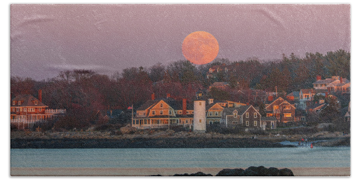 Annisquam Lighthouse Beach Towel featuring the photograph Full Moon Behind Annisquam Harbor Lighthouse by Juergen Roth