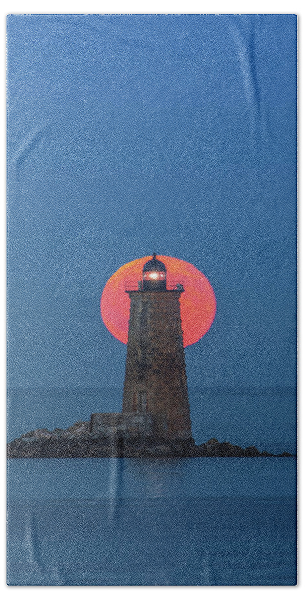 Whaleback Light Beach Towel featuring the photograph Full Moon over Whaleback Light by Juergen Roth