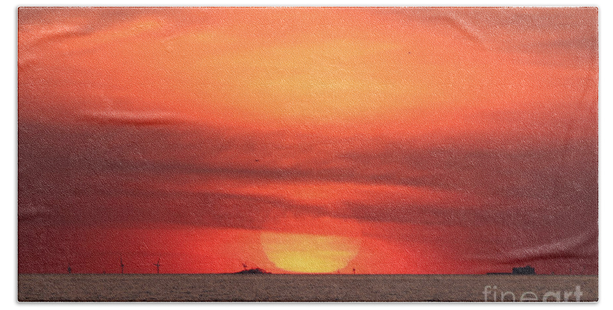 Lower Great Lakes Area Beach Towel featuring the photograph Hamburg NY Sunset by Tony Lee