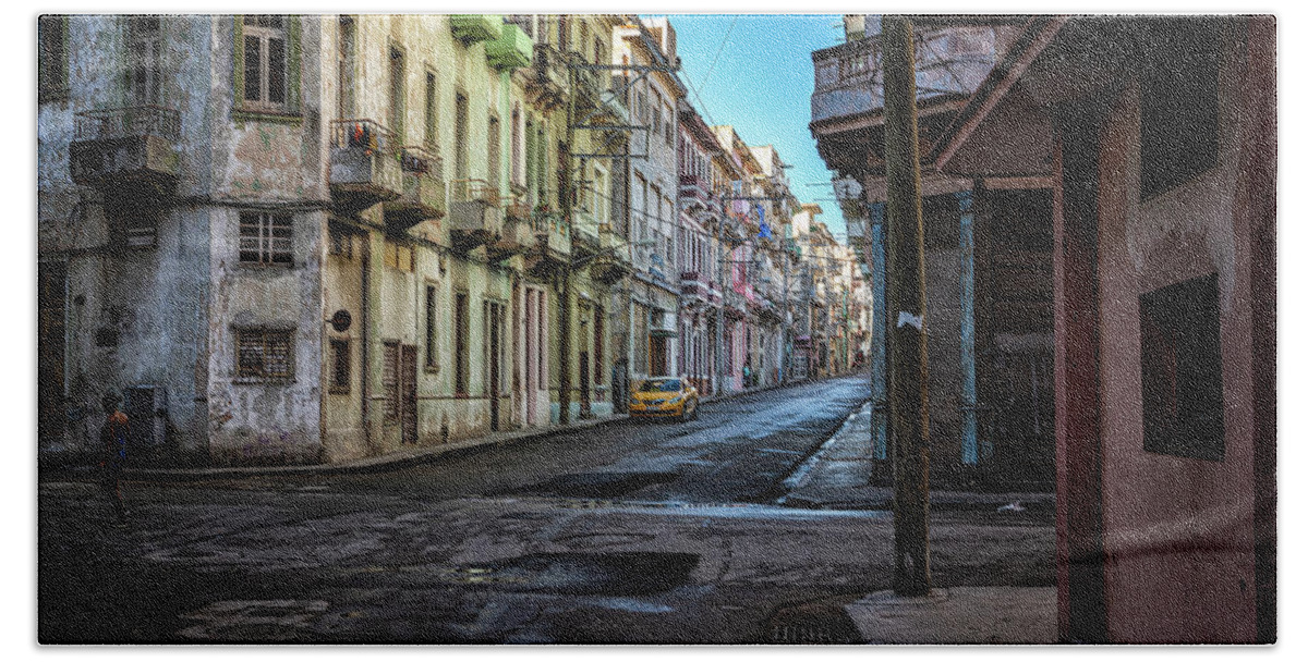 Havana Cuba Beach Towel featuring the photograph Havana Street by Tom Singleton