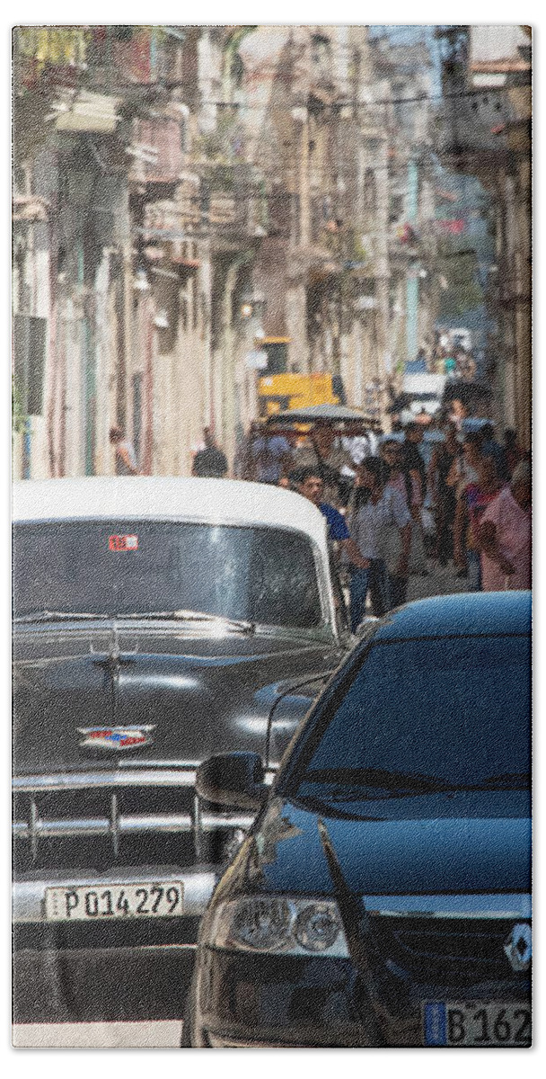 Cuba Beach Towel featuring the photograph Havana Traffic by Paul Plaine