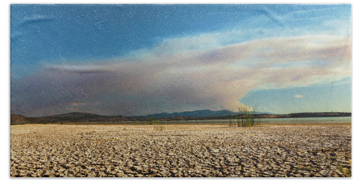 Lake Beach Towel featuring the photograph Hog Fire Plume by Mike Lee