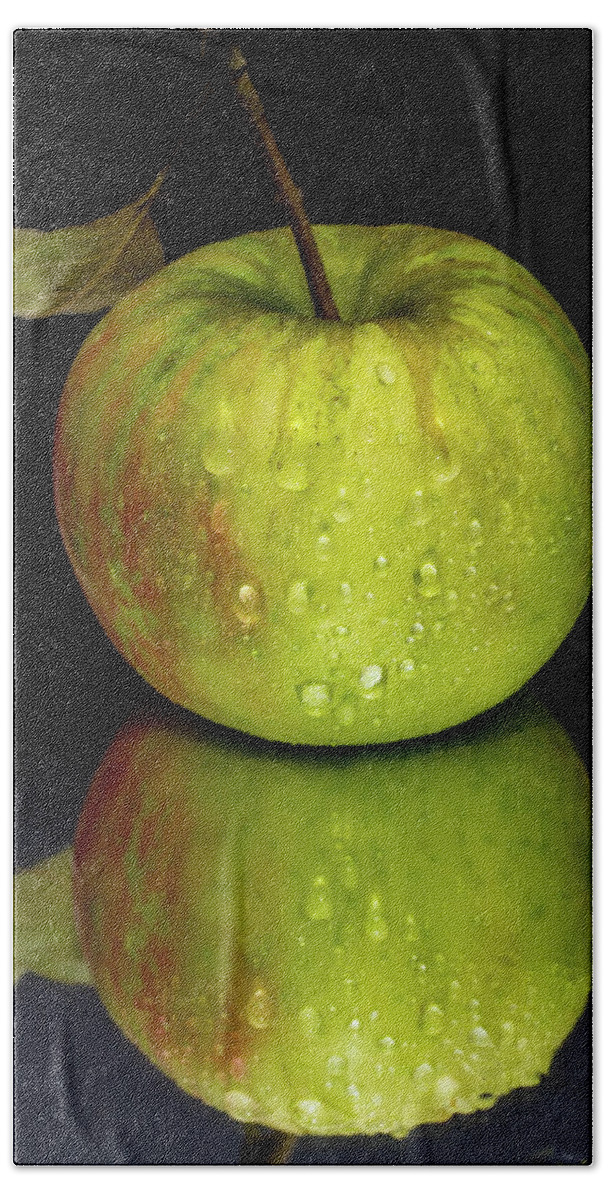 Apple Beach Towel featuring the photograph Juicy green apple by Agnes Caruso