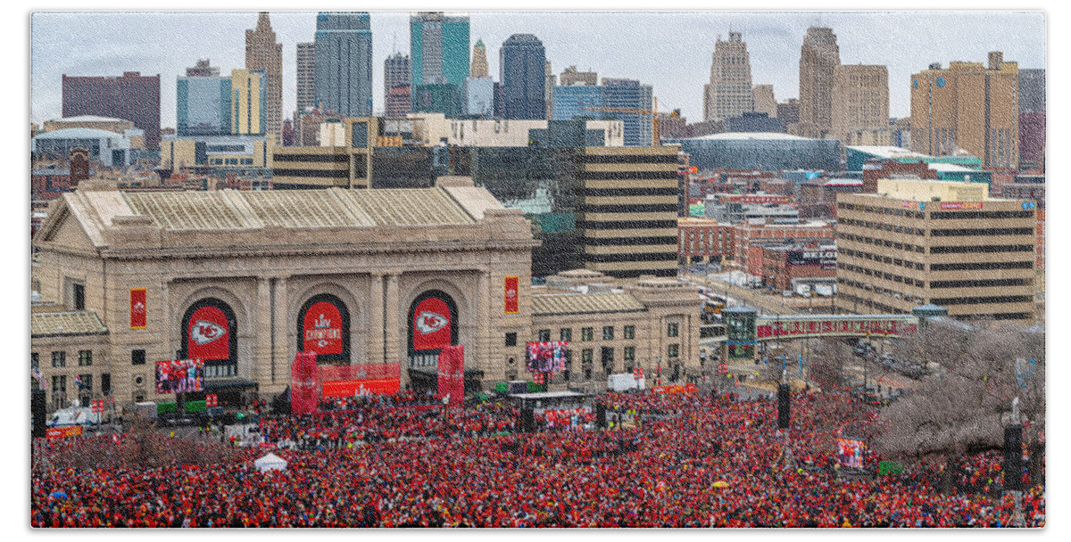 Sea Of Red Beach Towel featuring the photograph Kansas City Sea of Red by Ryan Heffron