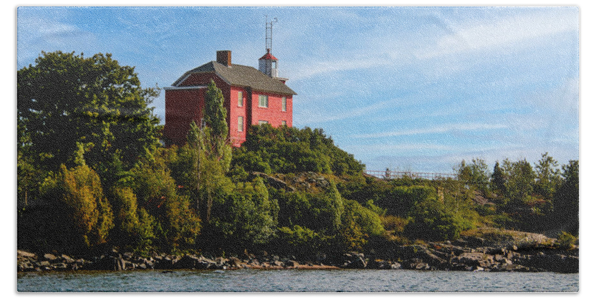 Marquette Harbor Lighthouse Beach Towel featuring the photograph Marquette Harbor Light by Deb Beausoleil
