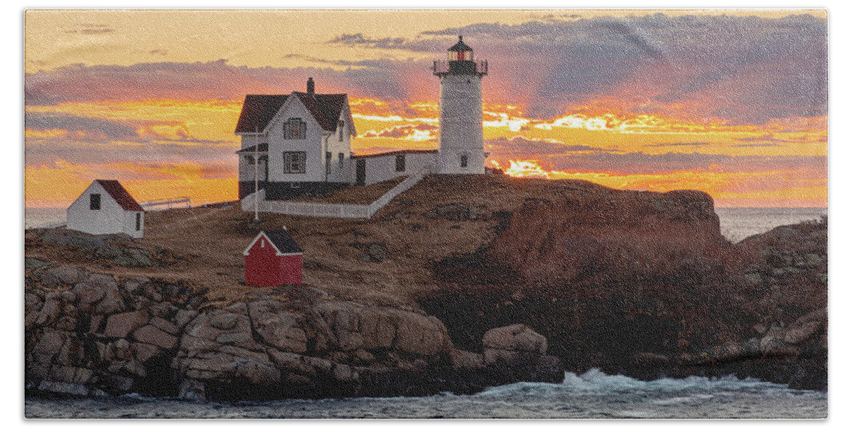 Seascape Beach Towel featuring the photograph Nubble Light by David Lee