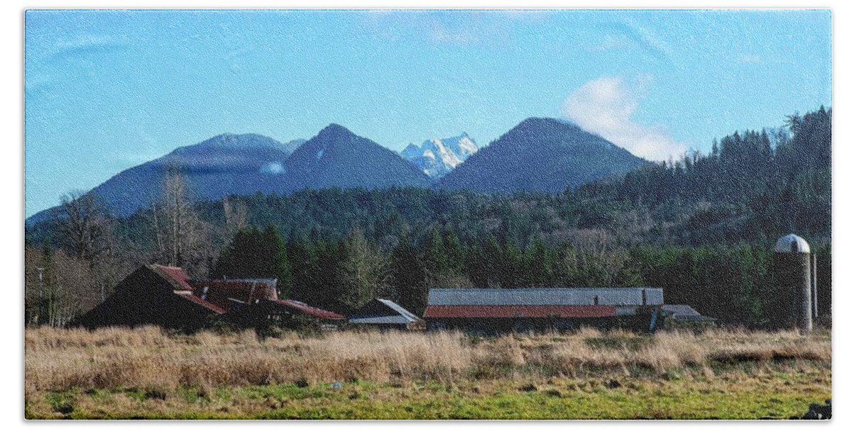 Old Farm And Whitehorse Mountain Beach Towel featuring the photograph Old Farm and Whitehorse Mountain by Tom Cochran