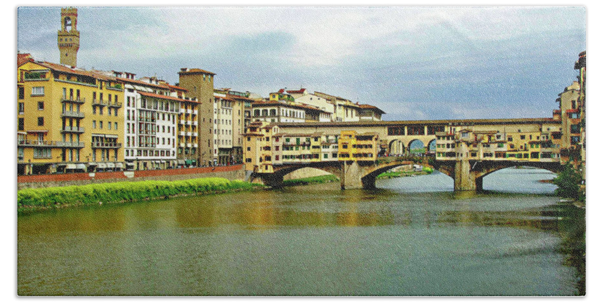 Ponte Vecchio Beach Sheet featuring the photograph Ponte Vecchio 1 by Ellen Henneke