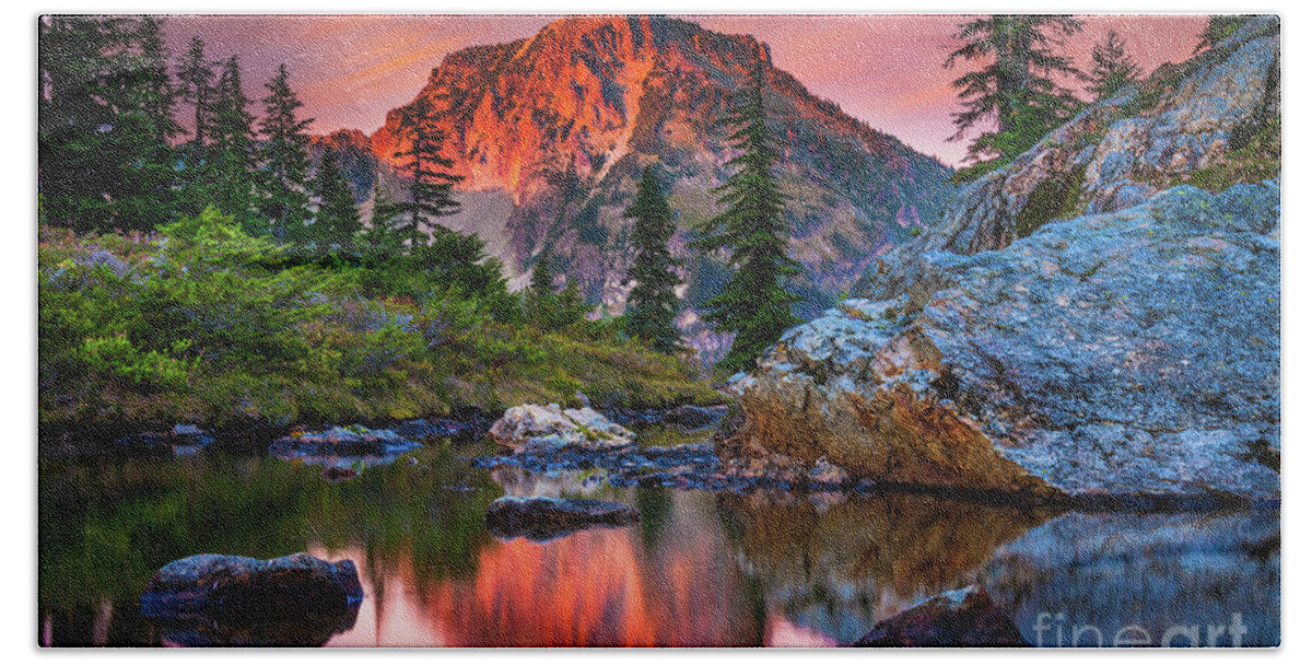 Alpine Lakes Wilderness Beach Towel featuring the photograph Rampart Lakes Tarn by Inge Johnsson