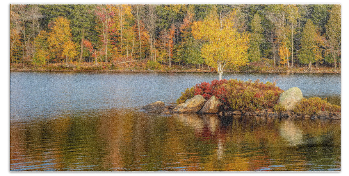 Autumn Beach Towel featuring the photograph Rock Island Bay Morning by Rod Best