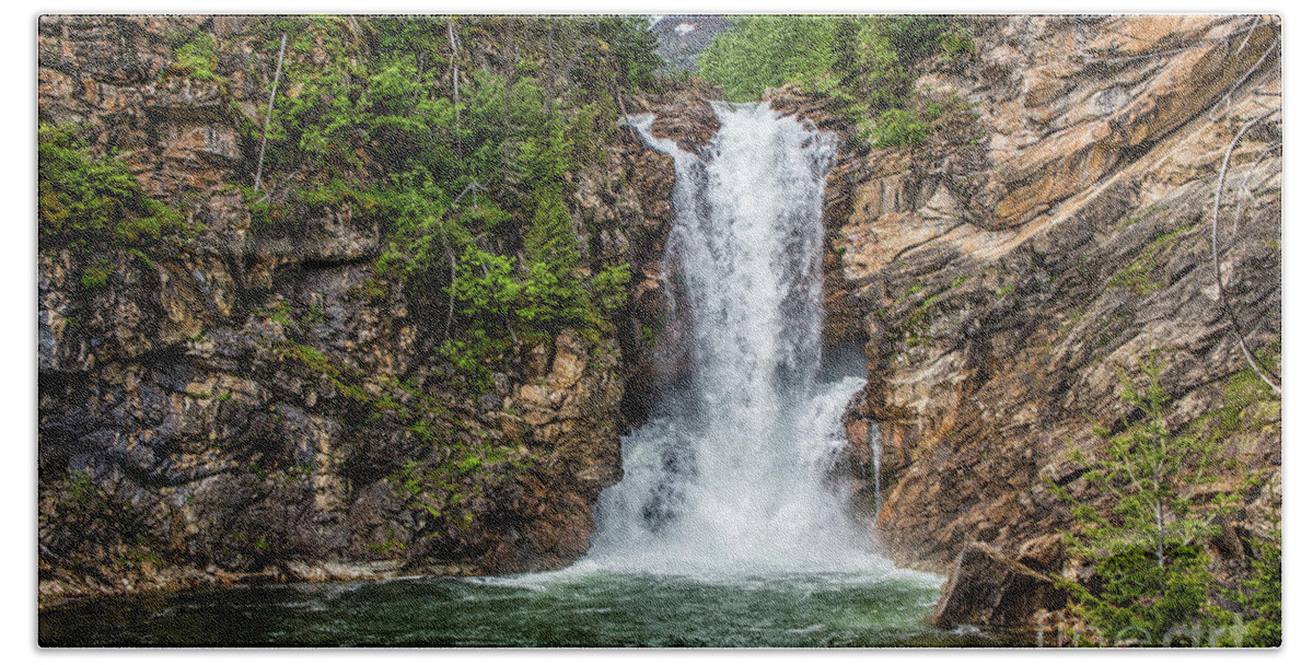 Waterfalls Beach Towel featuring the photograph Running Eagle Falls by Kathy McClure